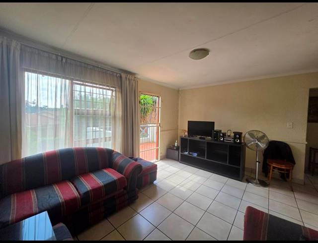 2 BEDROOM TOWNHOUSE FOR SALE IN VERWOERDPARK